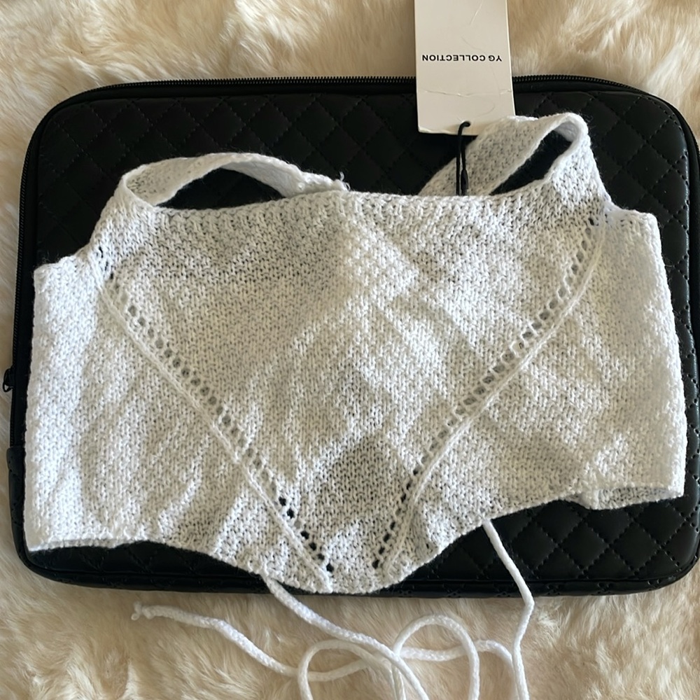 NWT.  GG Collection White Knit Tie-Back Top #13